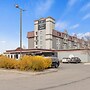 Emerald Hotel & Suites