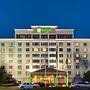 Holiday Inn and Suites Overland Park West, an IHG Hotel