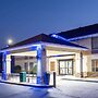 Days Inn & Suites by Wyndham Commerce