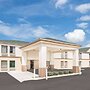 Super 8 by Wyndham Galesburg