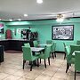 Super 8 by Wyndham Riverside/Kansas City