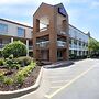 Howard Johnson by Wyndham Romulus Detroit Metro Airport
