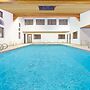 Days Inn & Suites by Wyndham Red Rock-Gallup