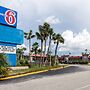 Motel 6 Spring Hill, FL - Weeki Wachee