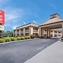 Econo Lodge Inn & Suites East