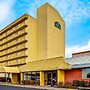 La Quinta Inn & Suites by Wyndham Stamford / New York City