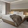 Vogue Hotel Montreal Downtown, Curio Collection by Hilton