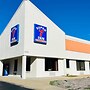 OYO Super 7 Inn