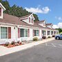 Econo Lodge Inn & Suites