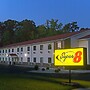 Super 8 by Wyndham Radcliff Ft. Knox Area