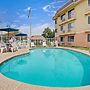 Days Inn by Wyndham Woodland