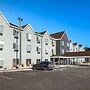 Country Inn & Suites by Radisson, Watertown, SD