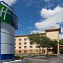 Holiday Inn Express Suites Plant City, an IHG Hotel