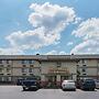 Quality Inn & Suites Detroit Metro Airport
