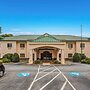 Econo Lodge Inn & Suites