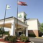 Holiday Inn Express & Suites Delafield, an IHG Hotel