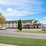 Super 8 by Wyndham Waverly