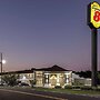 Super 8 by Wyndham Dickson