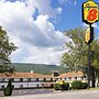 Super 8 by Wyndham Burnham/Lewistown