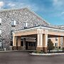 Econo Lodge Inn & Suites