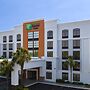 Holiday Inn Express & Suites Jacksonville SE- Med Ctr Area, an IHG Hot