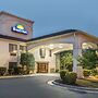 Days Inn by Wyndham Burlington East