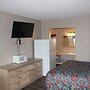 Red Carpet Inn - Louisville