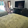Clairmont Inn & Suites Warren