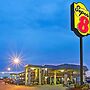 Super 8 by Wyndham Shawnee