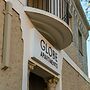 Globe Apartments