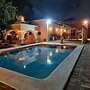 Espectacular casona con alberca y jardines