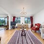 Delightful Vintage 2 Bedroom Apartment