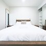 Modern apt in heart of the city