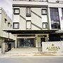 Super OYO 93064 Alhesa Residence