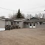 East Side Motel & Cabins