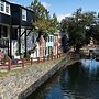Townhouse on Canal