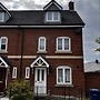 Charming 3-bed House in Gloucester