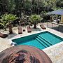 Casa Privativa com Piscina na Ferrugem