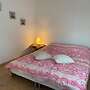 House Sleeps 6-garden-freeparking-bbq-patio-petsok