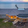 Bay House by Avantstay Waterfront, Pier, Pond