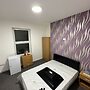 Sleeps 6 in Maidstone Central 2BR + Sofa