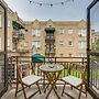 Walkable Savannah Escape in Historic District!