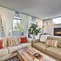 Sleek Seattle Home w/ Rooftop Patio & Views!