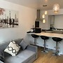 Immaculate 2-bed Apartment in Leigh