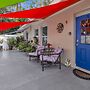 Tampa Tranquility - Chic Retreat 1 Bedroom Condo by Redawning