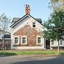 6D Clifton Drive