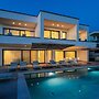 Luxury villa 360 - private heated pool