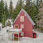 Snoqualmie Pass Cabin w/ Deck: Walk to Ski Lift