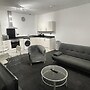 Modern 2 Bed Apartment in Salford