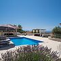 Pool House Edita